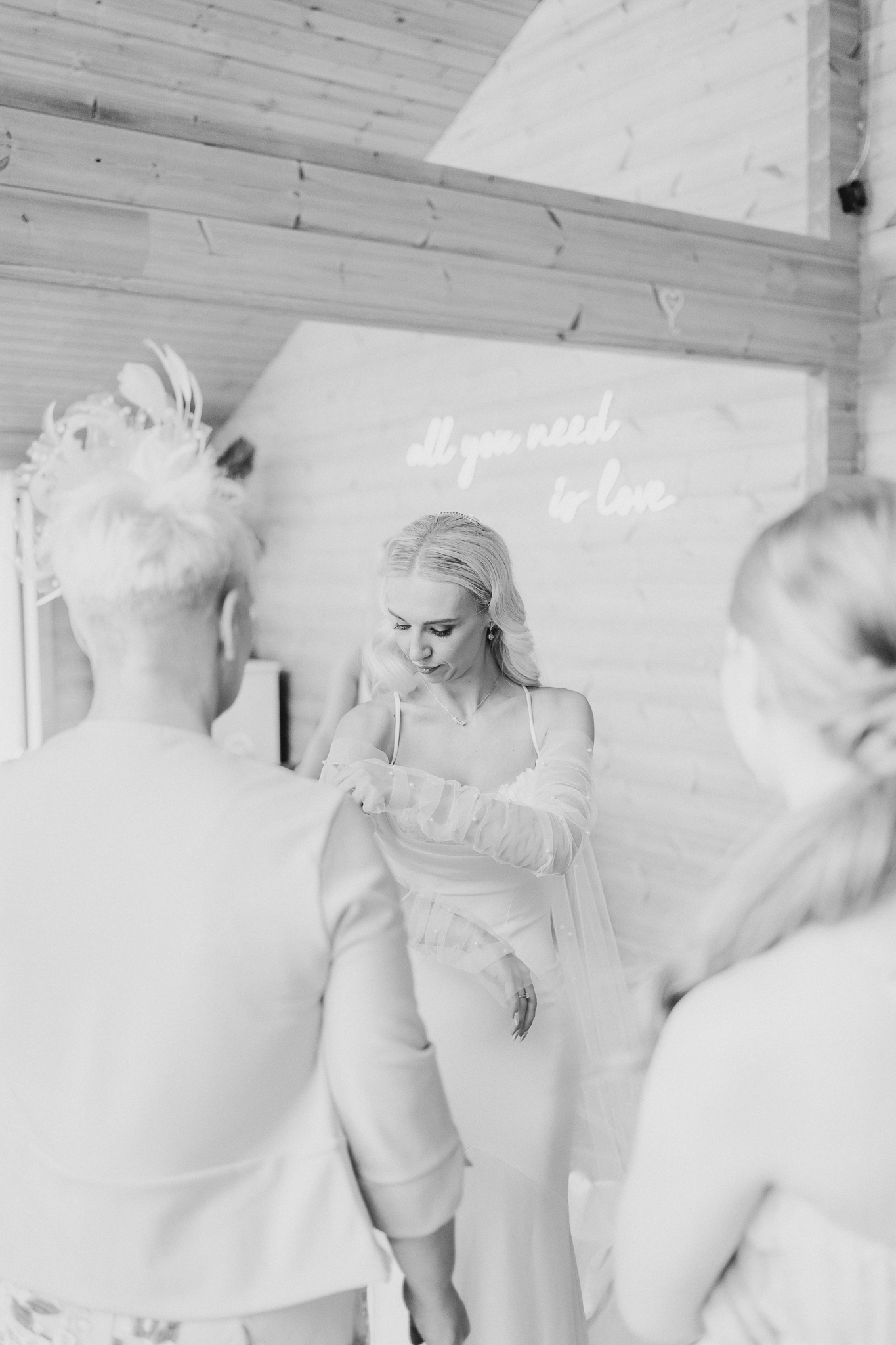 Bride putting on sleeves 